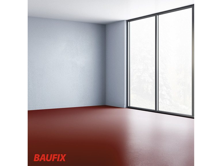 Een lege kamer met een rode vloer van Baufix en een groot raam.