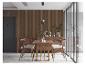 Moderne eetkamer met houten tafel, stoelen en lattenwand.
