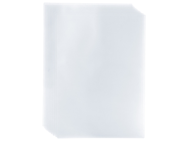 Een stapel transparante kunststof mappen voor documenten.