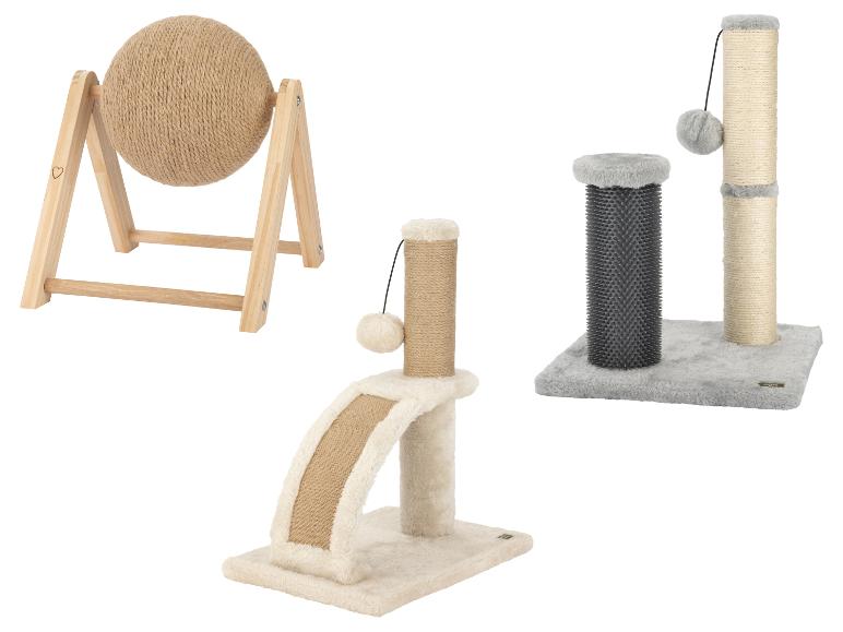Drie krabpalen voor katten: één met een bal op een houten frame en twee met platforms en palen.