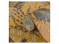 Opgerold behang met geel bladpatroon en blauwe accenten.