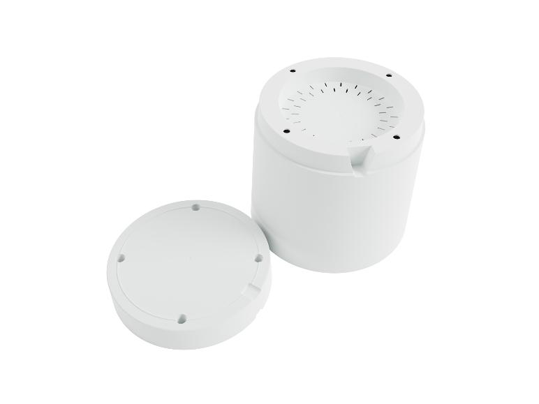 Twee witte reserveonderdelen voor huishoudelijke apparaten.