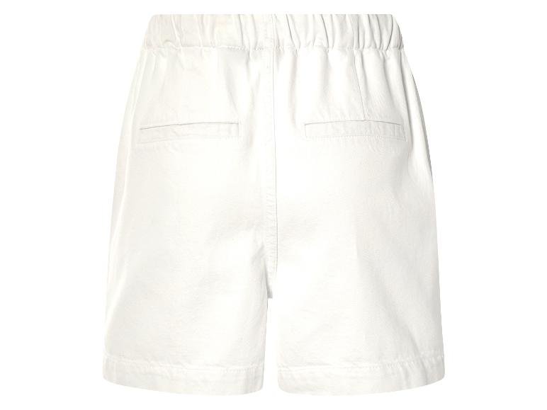 Witte shorts met elastische tailleband.