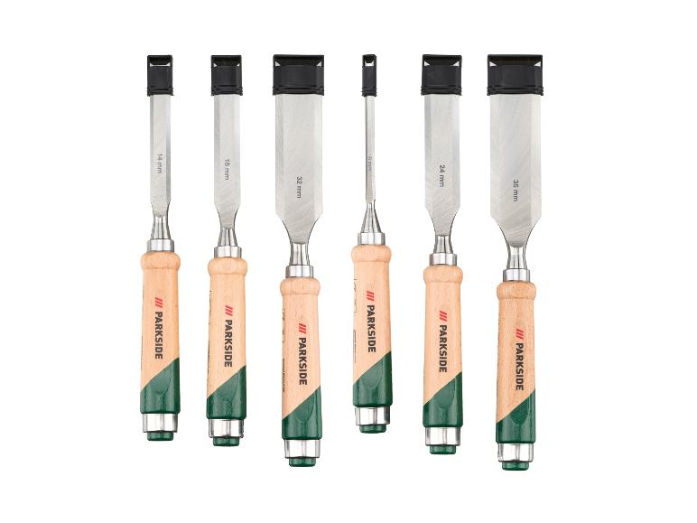Set van zes houtbeitels met houten handvatten en diverse bladbreedtes (6-35 mm).