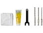 Een set elektrisch gereedschap accessoires, inclusief een doek, een tube vet, een sleutel en drie boren.
