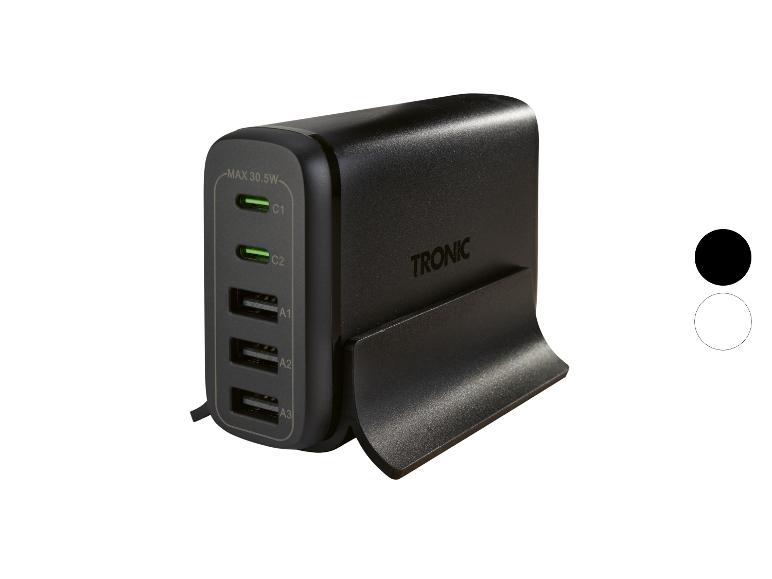 Zwarte USB-oplader met vijf poorten, waaronder twee USB-C en drie USB-A, met de tekst MAX 30.5W.