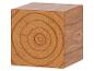 Houten kubus met zichtbare nerf en cirkelvormige groeiringen