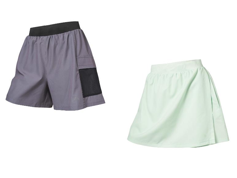 Grijze shorts met netzak en lichtgroene skort.