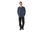 Man in blauw shirt met lange mouwen en zwarte werkbroek