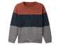 Een kindersweater met drie kleuren strepen: roest, donkerblauw en grijs.