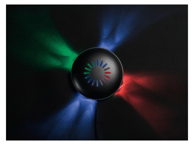Zwarte ronde luidspreker met RGB-verlichting op een donkere achtergrond.