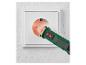 Contactloze spanningstester met rood licht in een stopcontact.