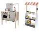 Houten speelkeuken en marktkraam met accessoires.