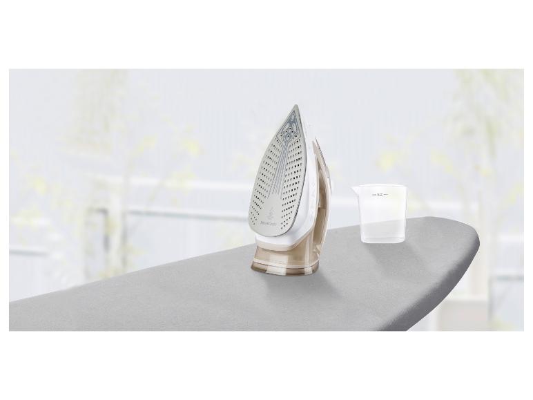 SilverCrest strijkijzer, kannetje en strijkplank.