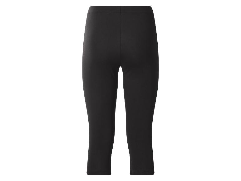 Zwarte dames capri legging, aansluitend en kort.