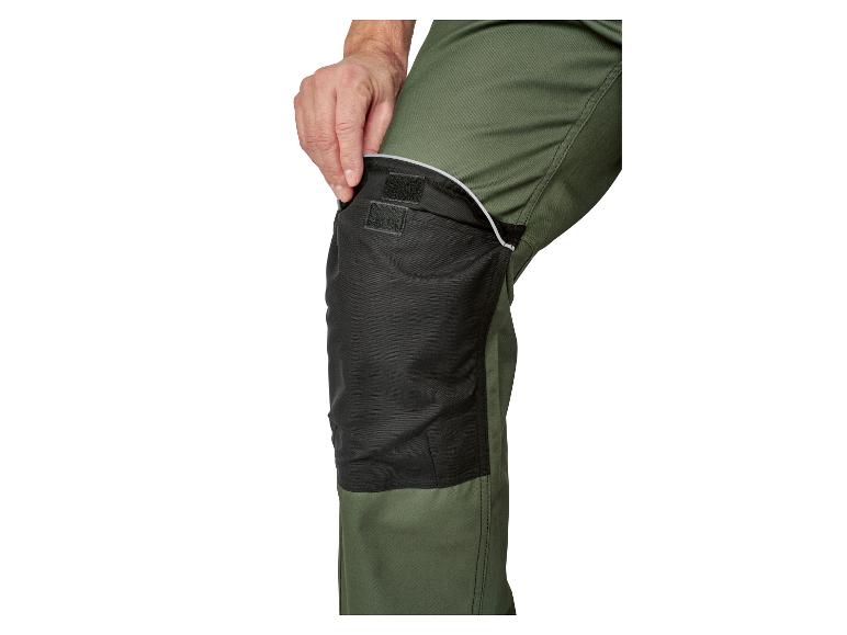 Detail van een broek met afneembare kniebeschermers.