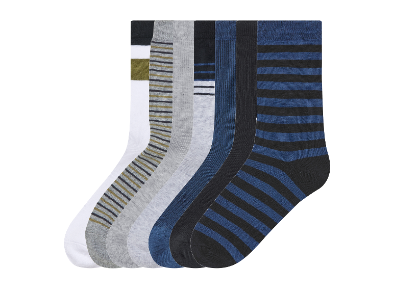 Zes paar gestreepte sokken in verschillende kleuren.