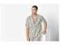 Gestreepte heren pyjama, shirt en short.