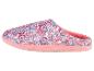 Roze pantoffels met paisley print.