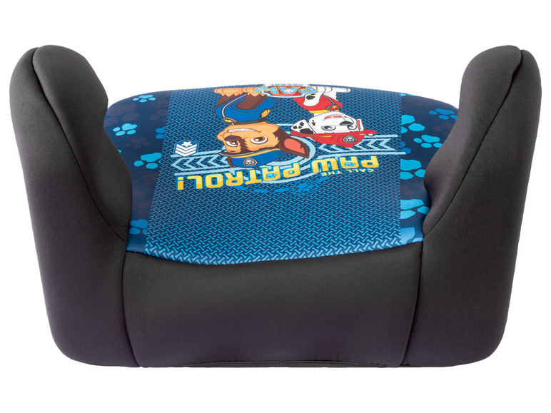 Een autostoel met Paw Patrol motief.