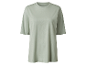 Een lichtgroen, los t-shirt.