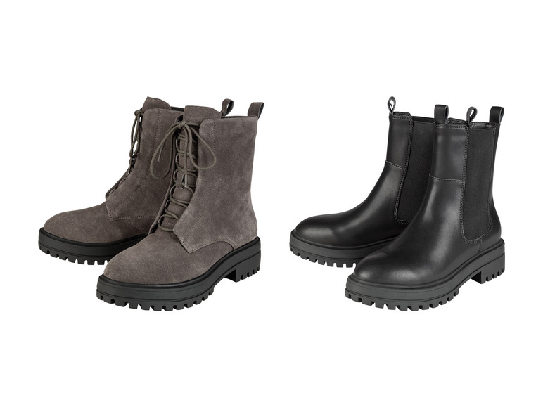 Grijze veterboots en zwarte chelsea boots.