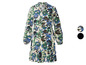 Een lange, crèmekleurige jurk met blauwe en groene bloemen.