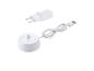 Witte oplader voor elektrische tandenborstel met stroomadapter en USB-kabel.