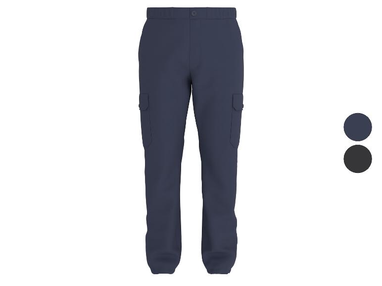 Marineblauwe cargobroek voor heren met zijzakken en elastische tailleband.