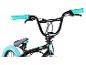 Zwarte BMX-fiets met turquoise stuur en banden.