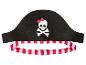 Een zwarte piratenhoed met een schedel en gekruiste botten en een rood-wit gestreepte band.