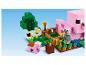 LEGO Minecraft set met varken, bij, figuur en tuin.