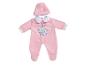 Een roze babypakje met een muts, met een olifant print.