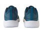 Twee paar blauwe sneakers met witte zolen