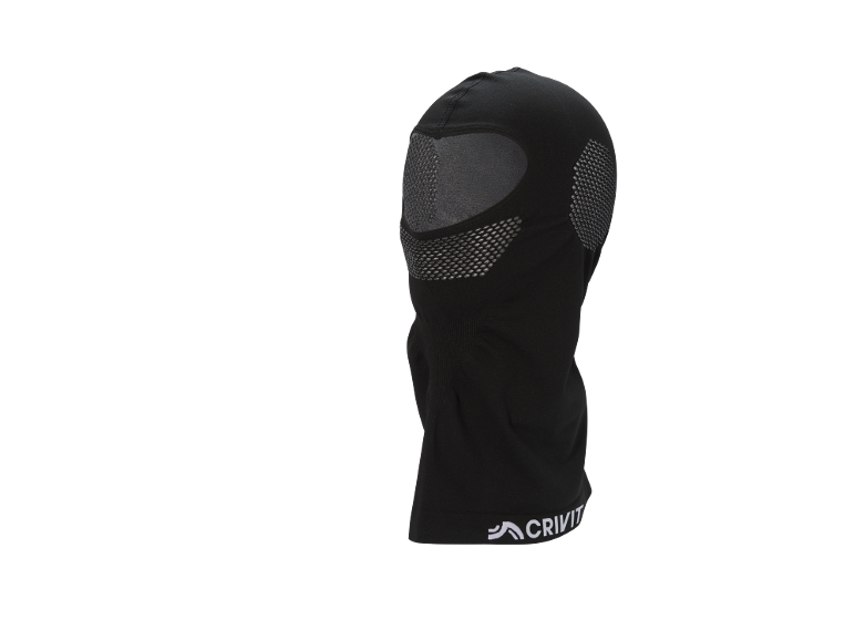 Zwarte bivakmuts met mesh details en logo onderaan