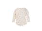 Witte romper met lange mouwen en bloemenpatroon.