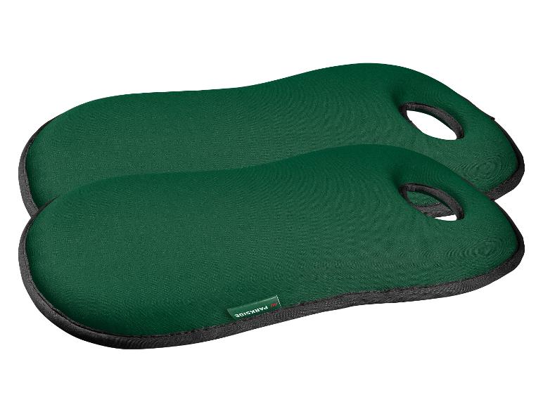 Twee groene kniebeschermers voor in de tuin, met handvatten.