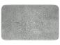 Grijze rechthoekige badmat met afgeronde hoeken.