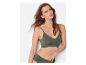 Model in olijfgroene lingerie set.