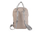 Een beige rugzak van Topmove met grijze schouderbanden