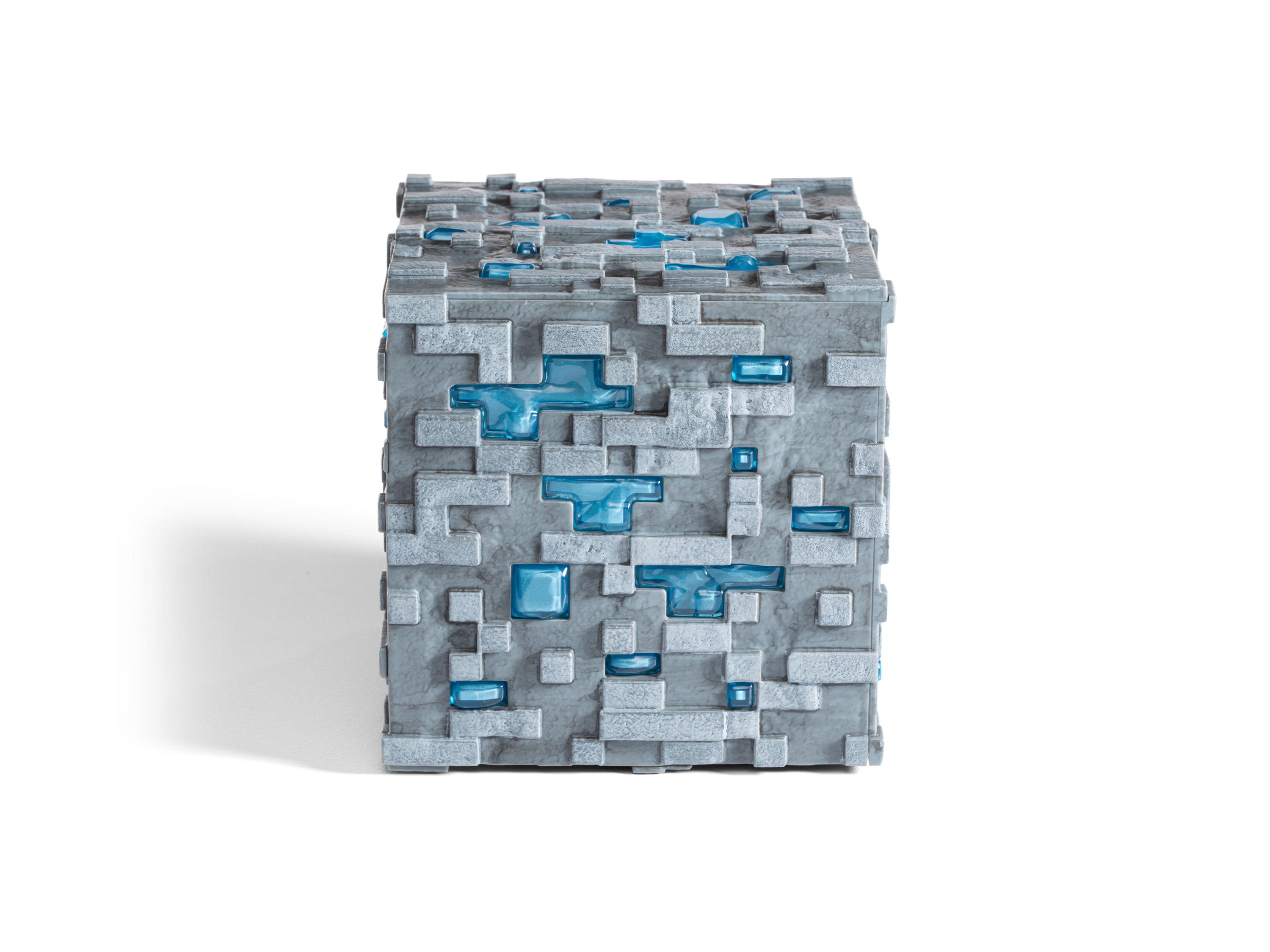 THE NOBLE COLLECTION Minecraft Illuminating Diamond Ore Cube, 10 cm