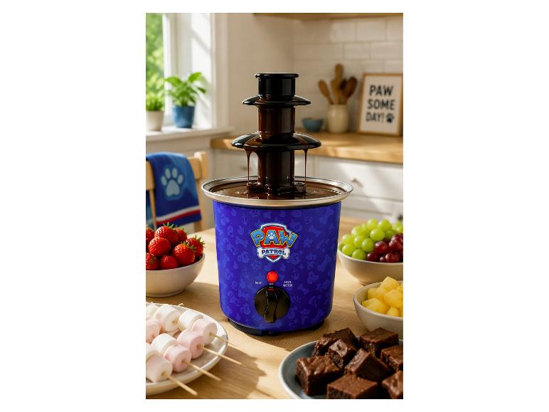 PAW PATROL chocoladefontein op een tafel met fruit en snoepgoed.