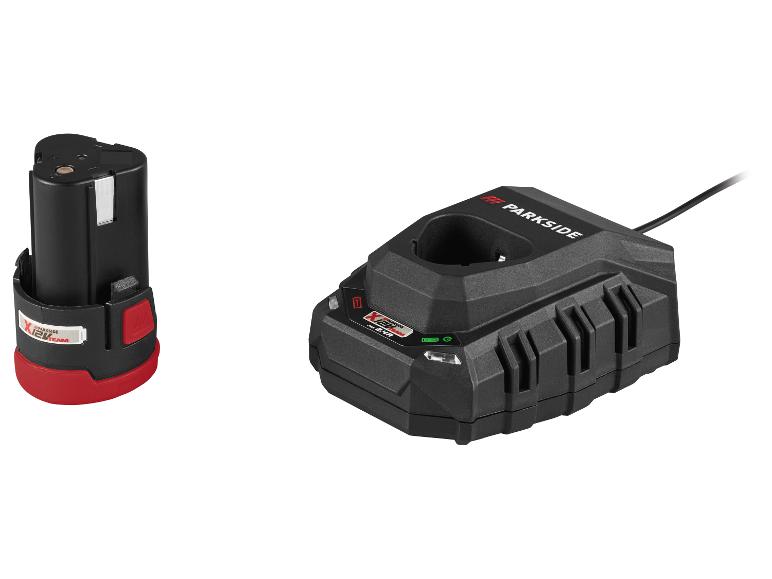 Zwarte en rode 12V oplaadbare batterij en zwarte oplader met LED-indicatoren.