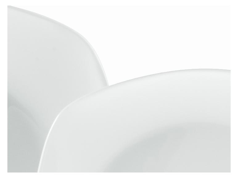 Close-up van twee witte vierkante borden, minimalistisch en elegant.