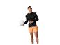 Man in een zwart shirt met lange mouwen en oranje korte broek, met een volleybal.