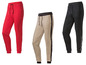 Drie joggingbroeken in rood, beige en zwart.