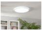 Moderne ronde witte plafondlamp met LED-verlichting in een modern interieur.