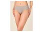 Lichtgrijze geribbelde slip met hoge taille gedragen door een vrouw.