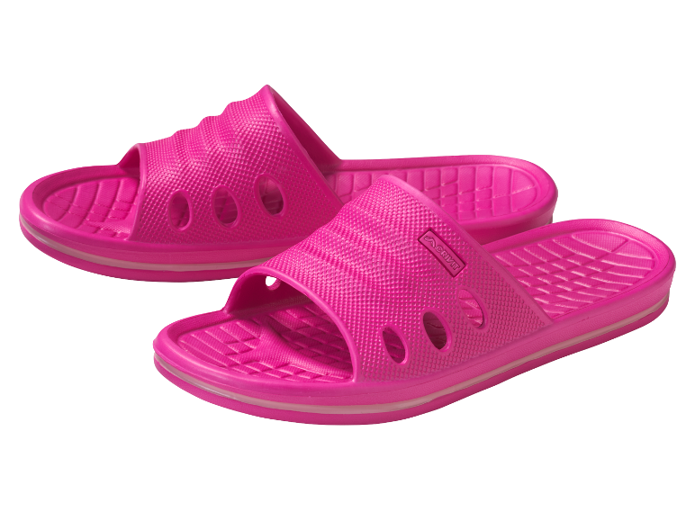 Roze Crivit slippers.