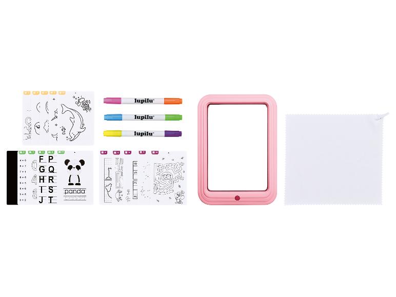Tekenset met sjablonen, Lupilu stiften, roze tablet en doekje.